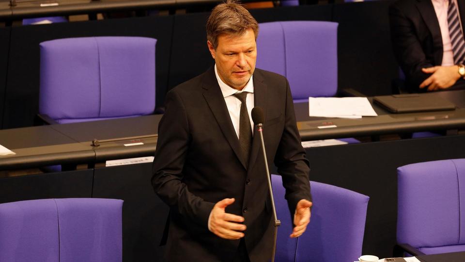 Live from Berlin as Bundestag votes on economic affairs and climate protection ministry’s budget