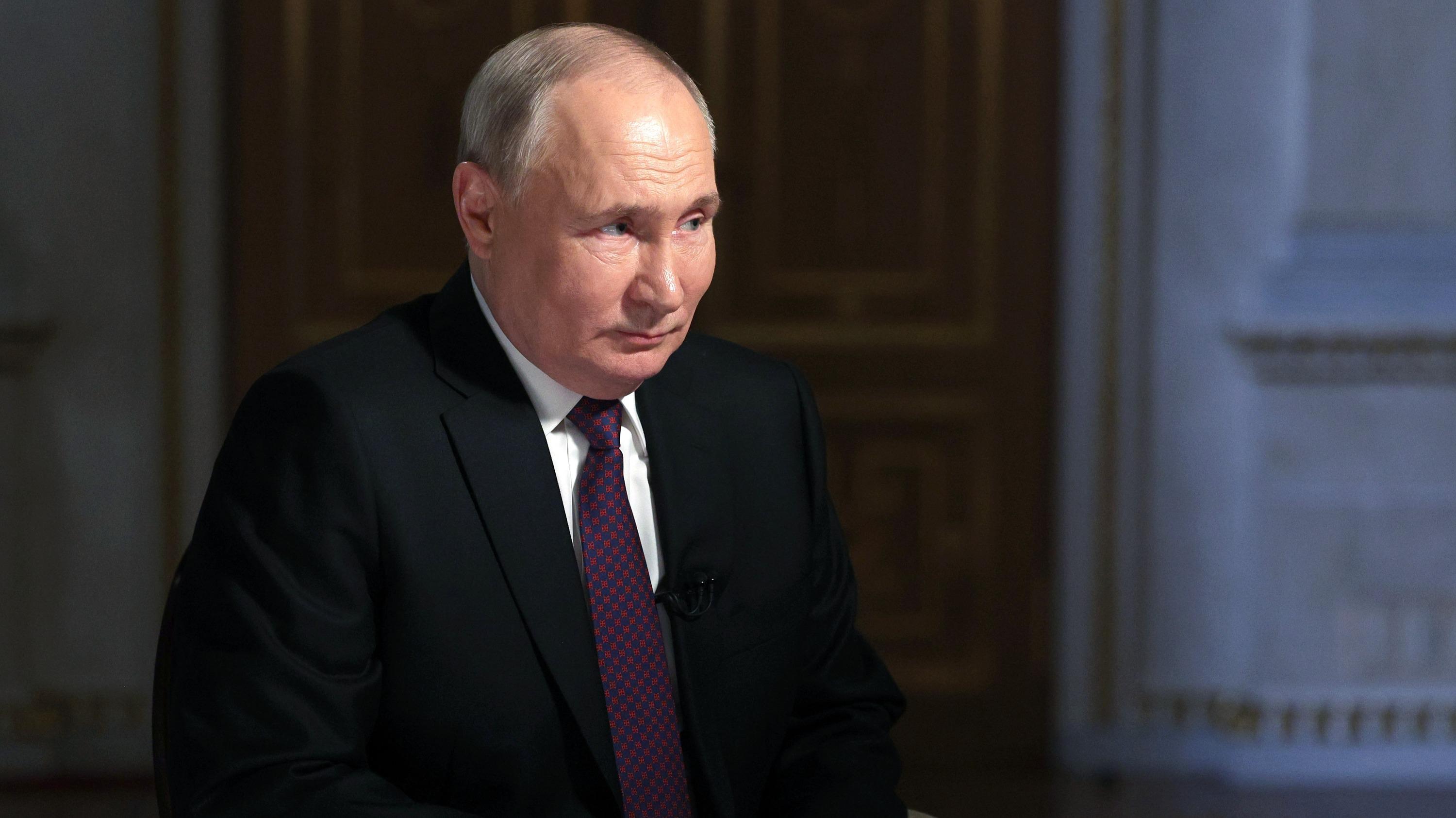 ?  Live: REFEED: Putin gives interview ahead of Russian–Arab Summit (Feed A: Russian, English, Arabic, Spanish)