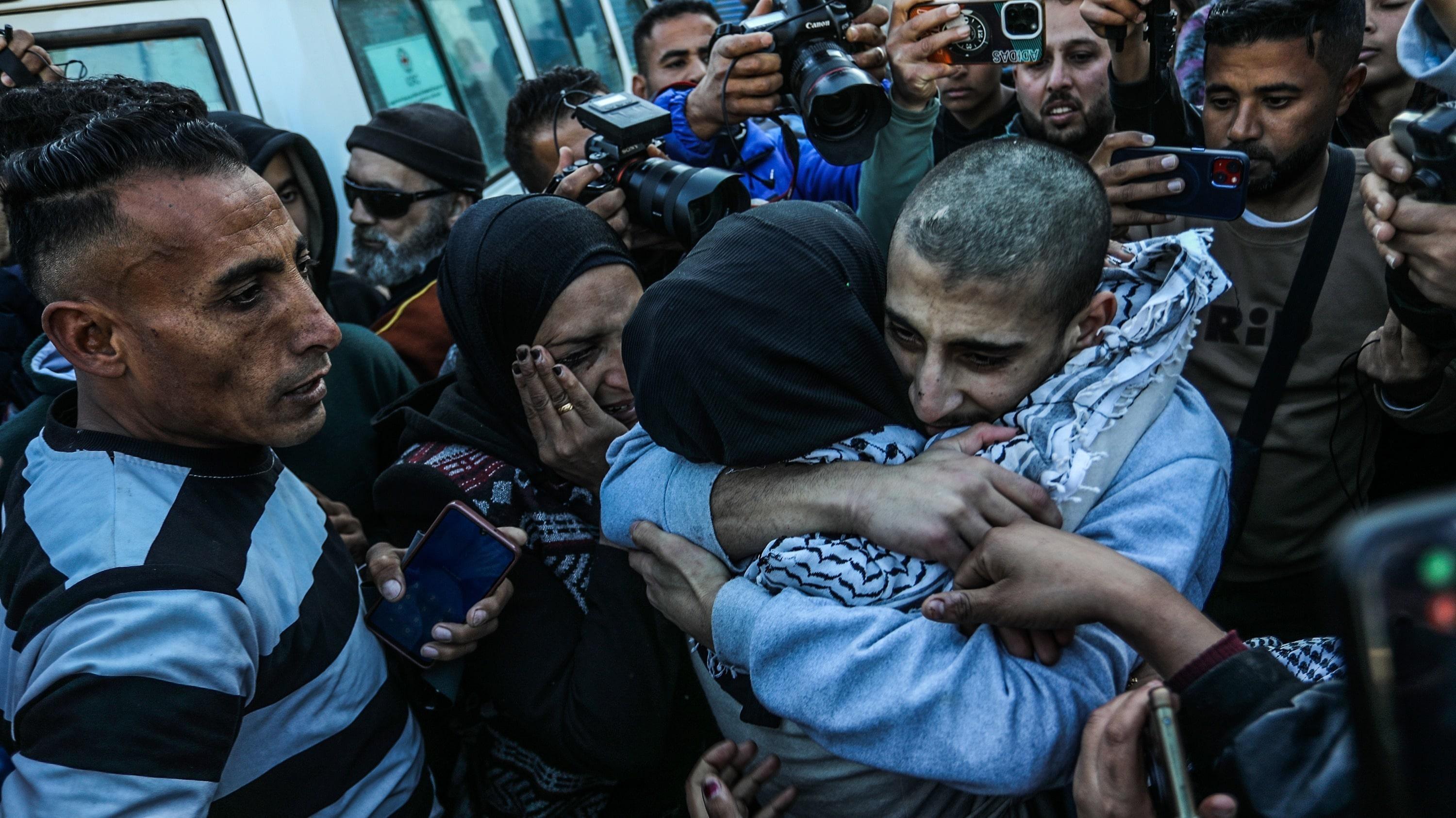 ?  Live: Palestinian prisoners released under Gaza deal