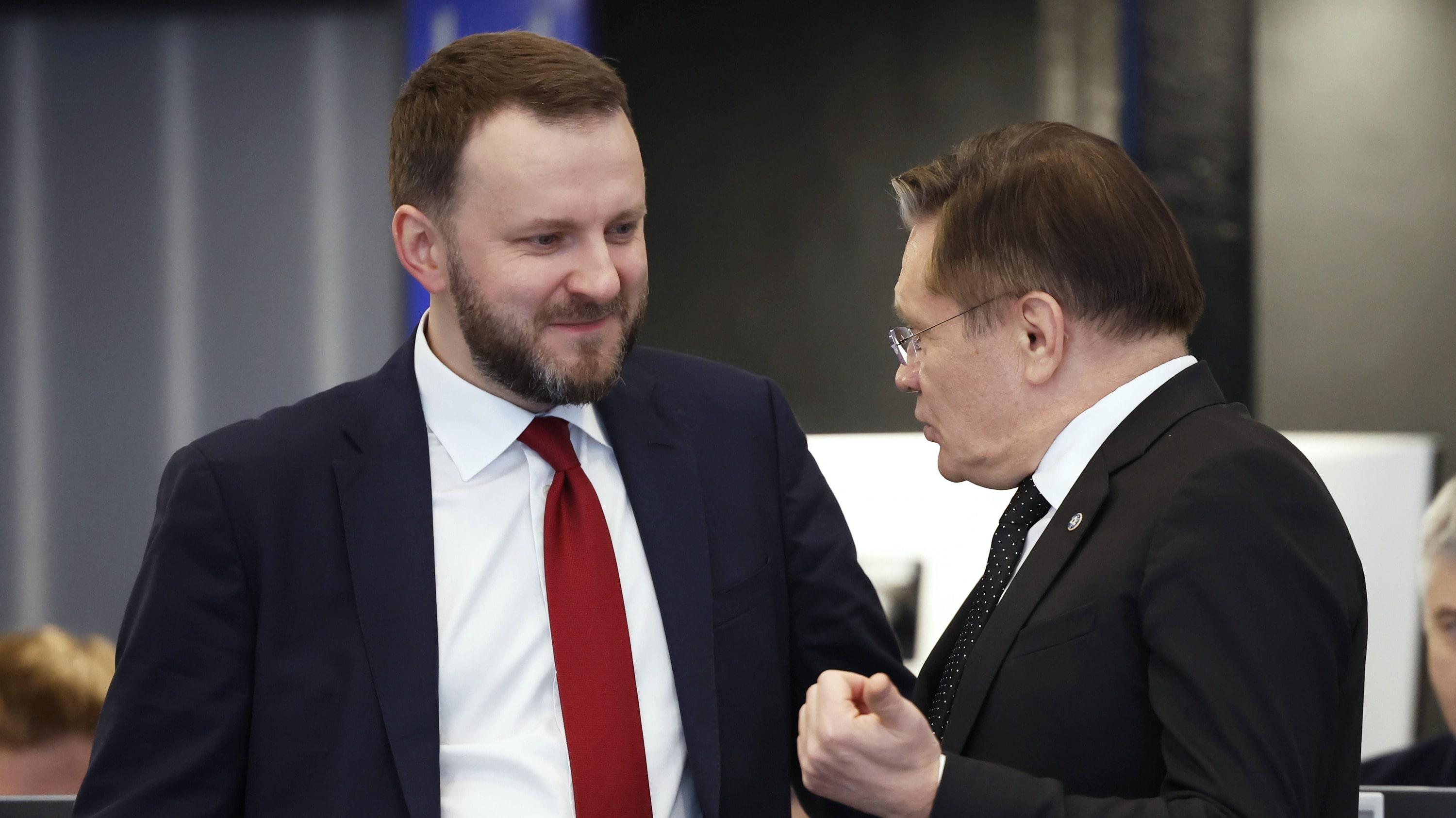 ?  Live: Лихачёв и Орешкин участвуют в пленарном заседании Международного транспортно-логистического форума