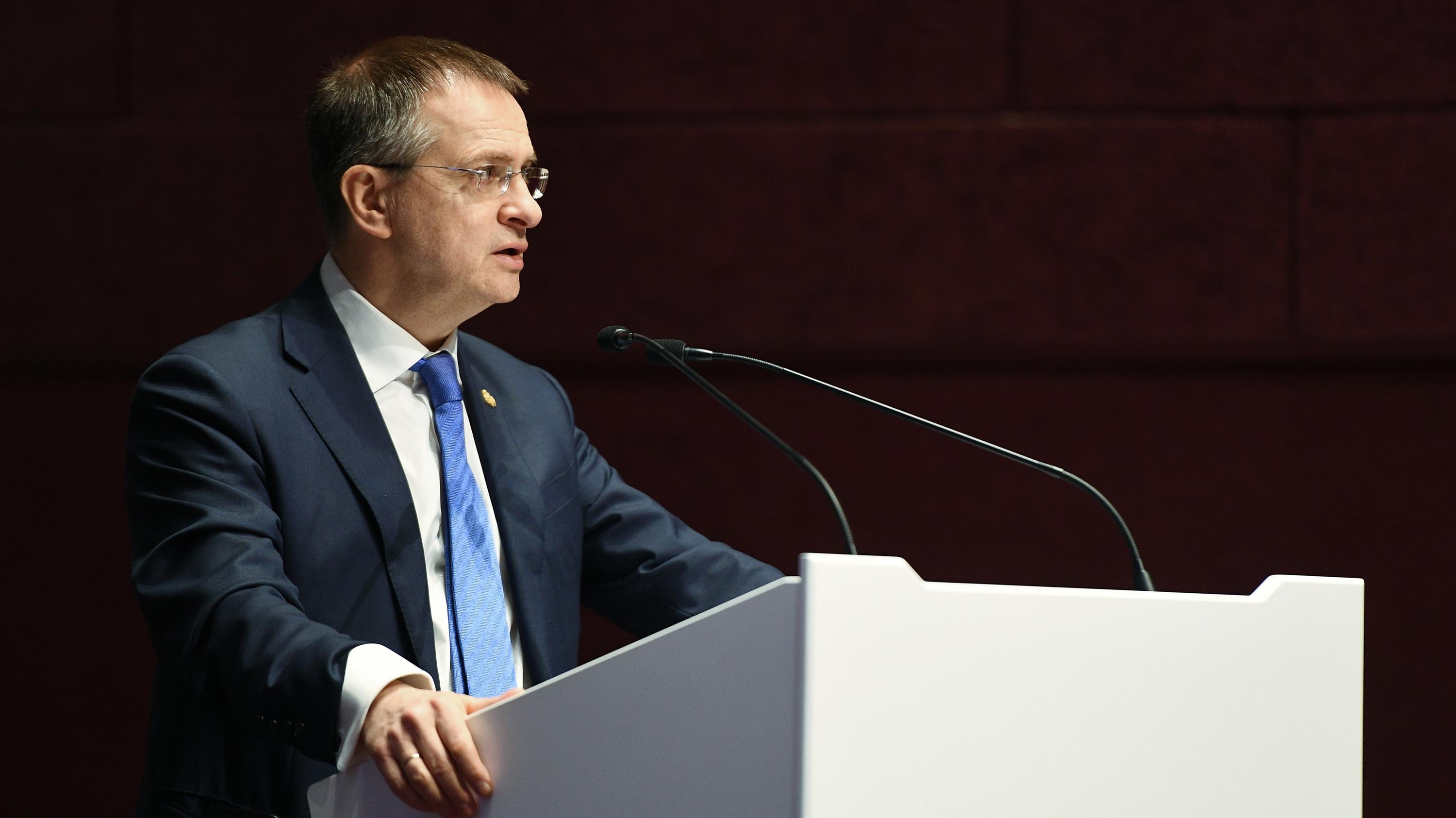 ?  Live: Мединский выступает на просветительском марафоне 