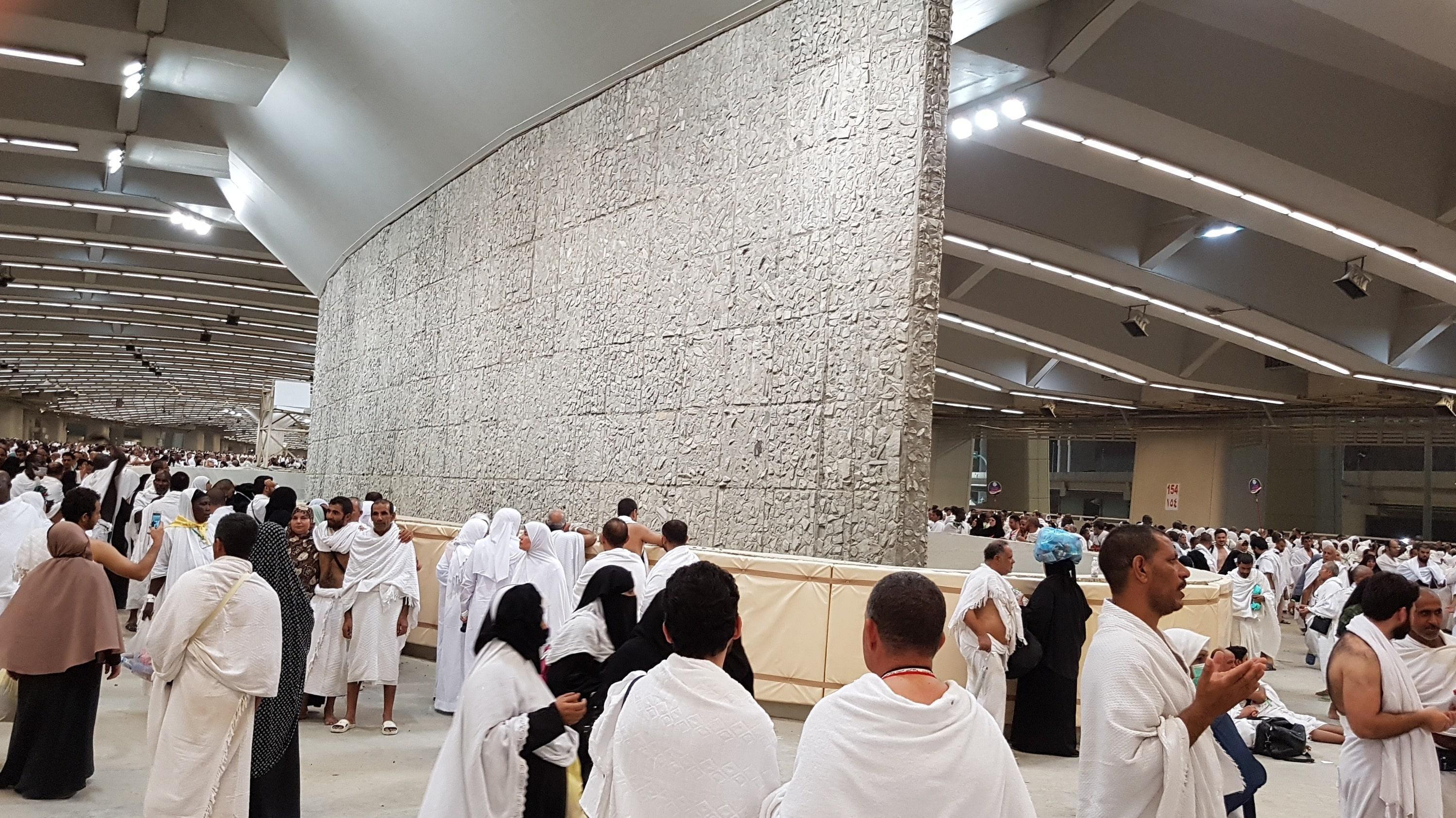 ?  Live: Muslim pilgrims perform final ‘stoning of the Devil’ ritual in Mina