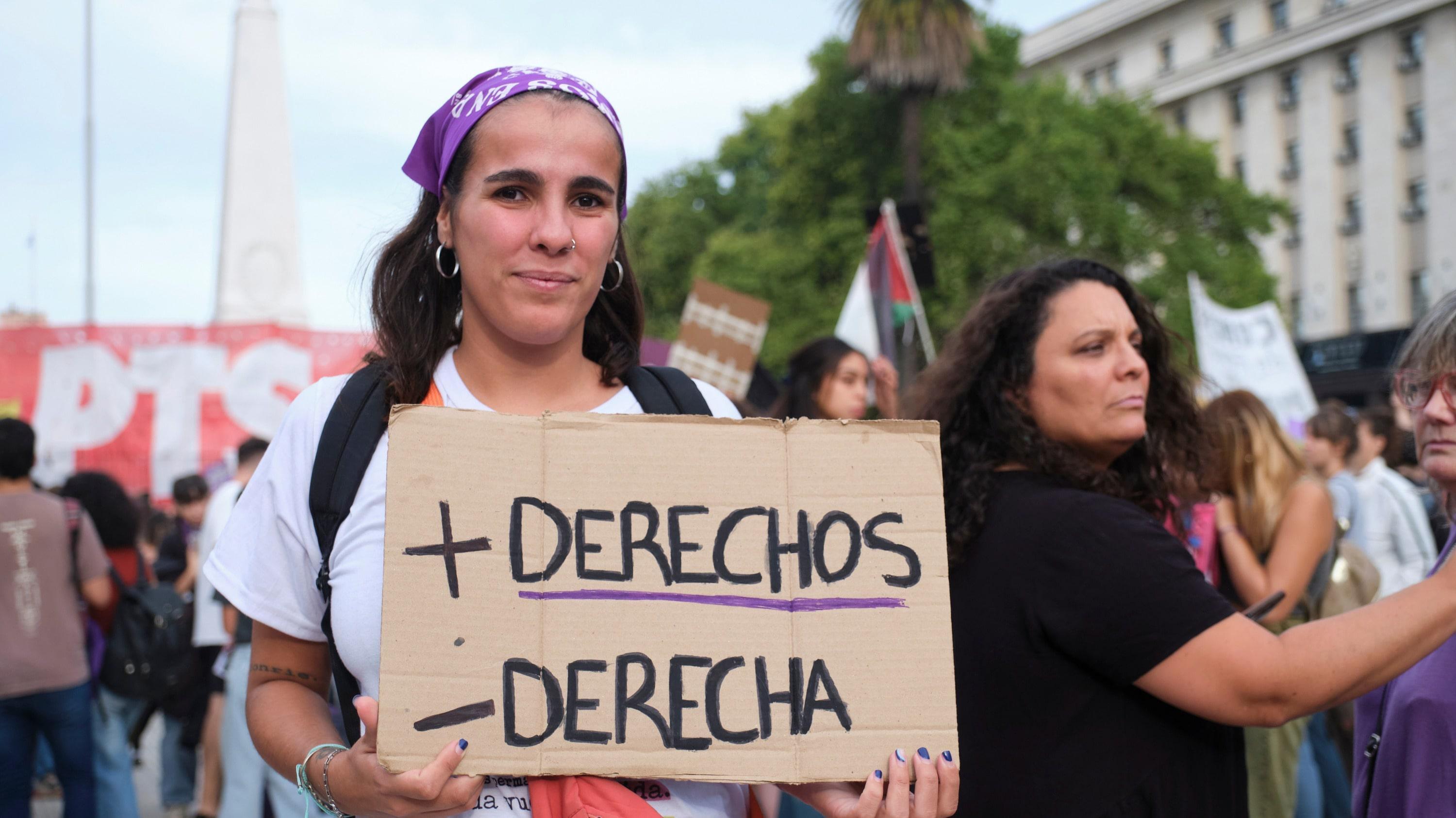 ?  Live: Thousands join 'Ni Una Menos' anti-femicide march in Buenos Aires