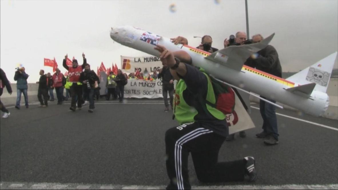 Spain: Iberia workers out in force to protest job cuts