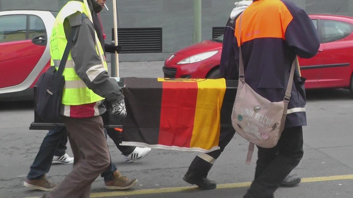 Germany: Strikers drum up a fuss at Traffic Ministry