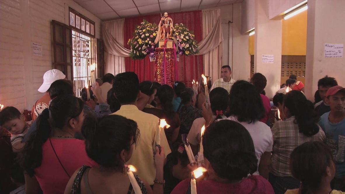 Nicaragua: Divine dogs dress for saintly blessing