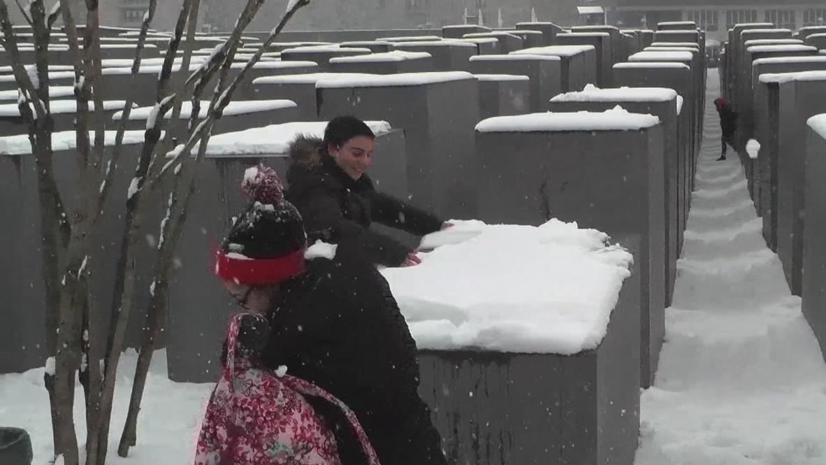 Germany: Fun in the snow as winter continues in Berlin