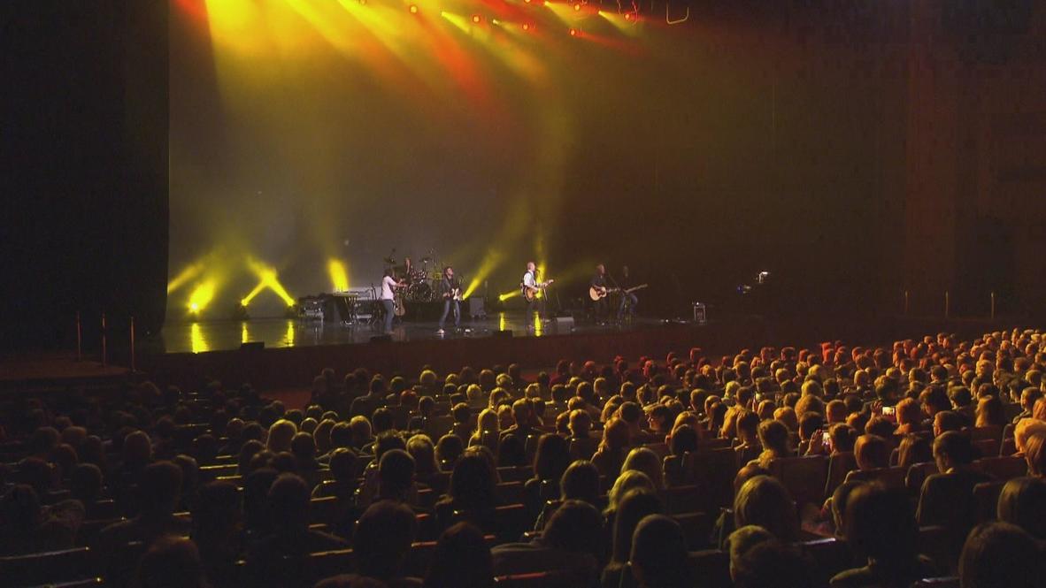 Russia: Costner's "Modern West" perform in the East