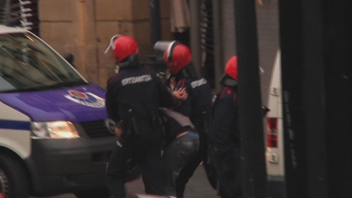 Spain: Police break down Basque 'People's Wall'