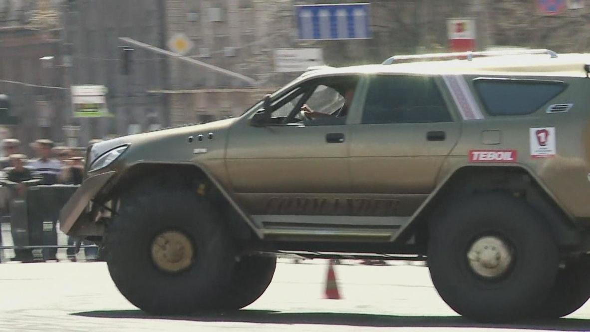 Ukraine: Snarling 'Wild Boar' tears up central Kiev