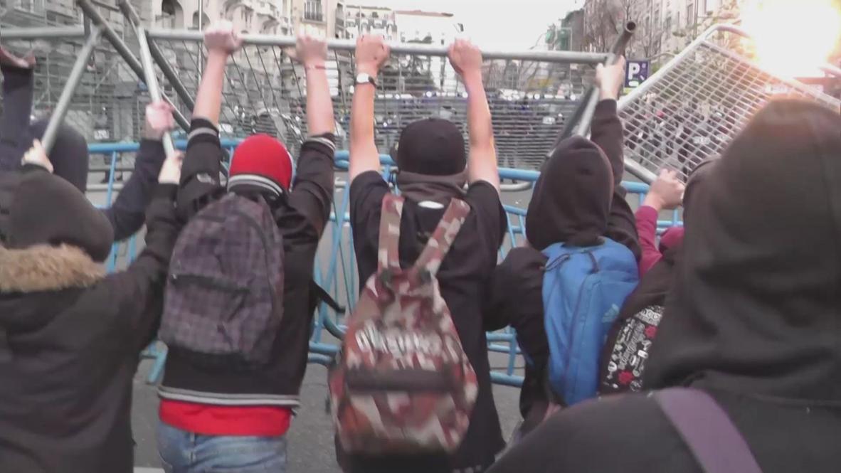 Spain: Violent clashes during 'Surround Congress' protests