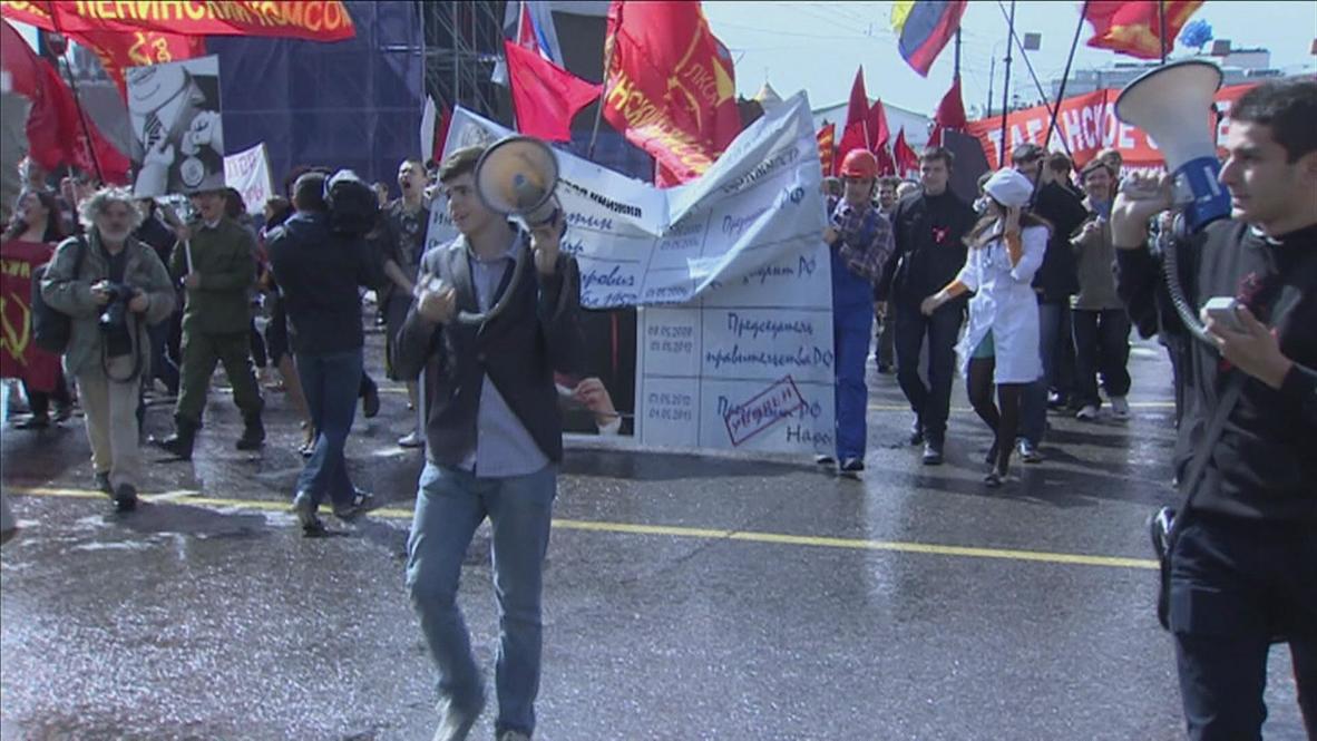 Russia: Russian Communists march for May Day