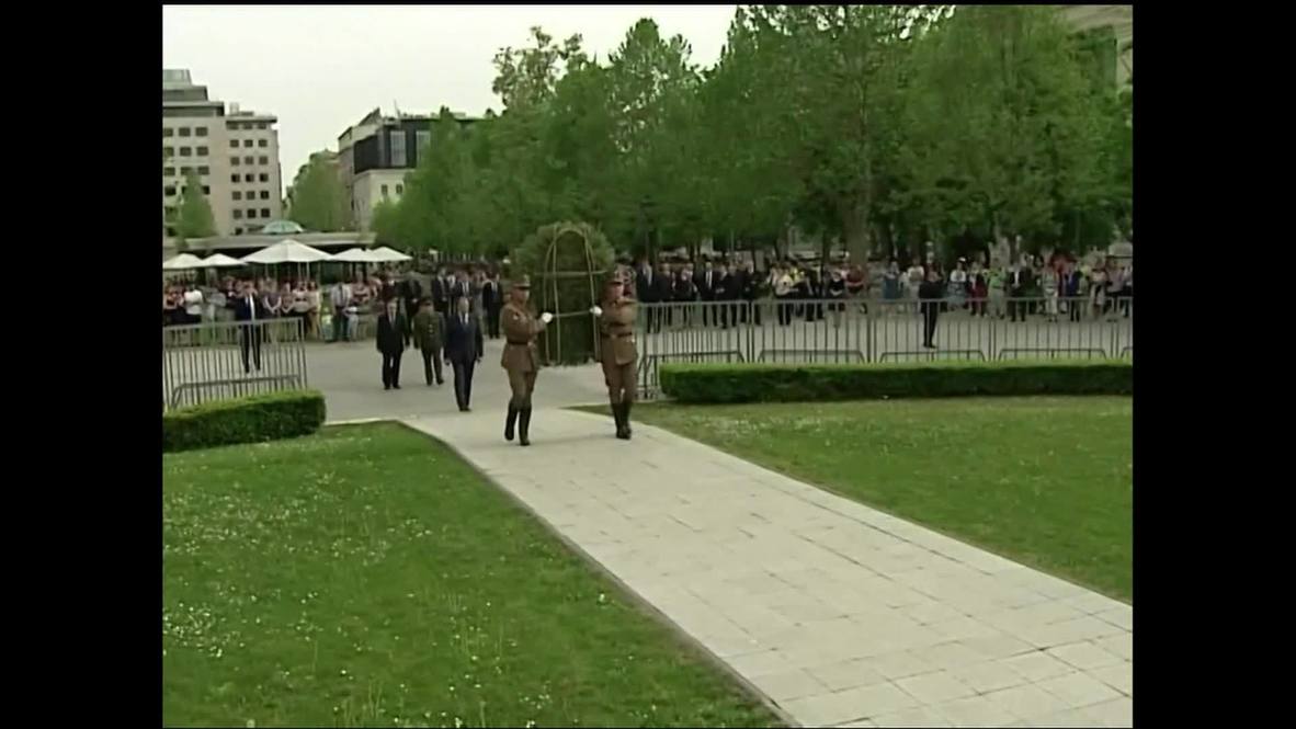 Hungary: Russian FM honours fallen Soviet soldiers in Budapest