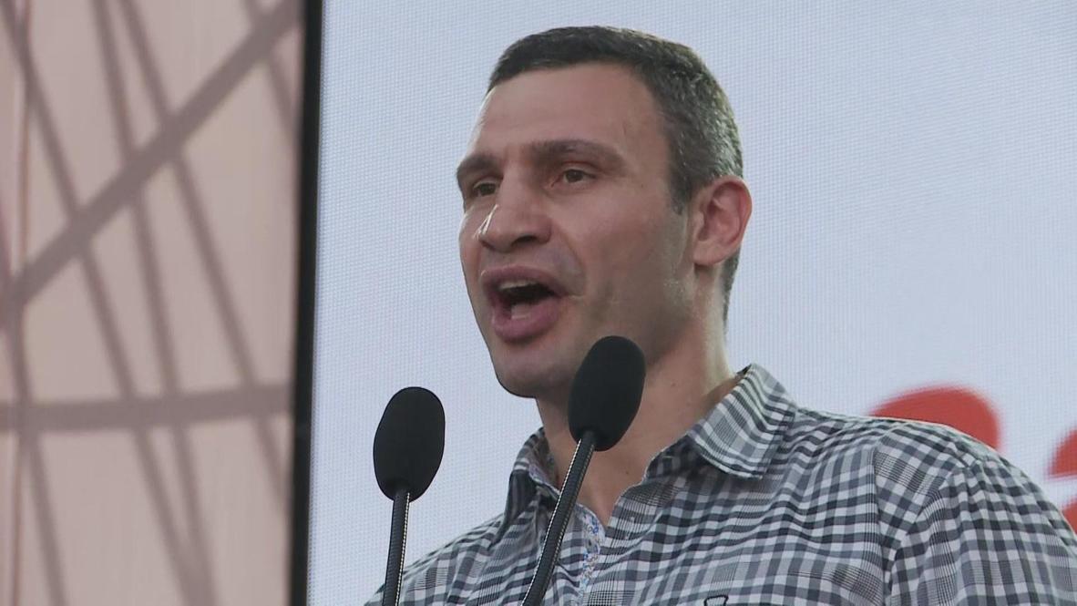 Ukraine: Vitali Klitchko makes protest for reform heavyweight