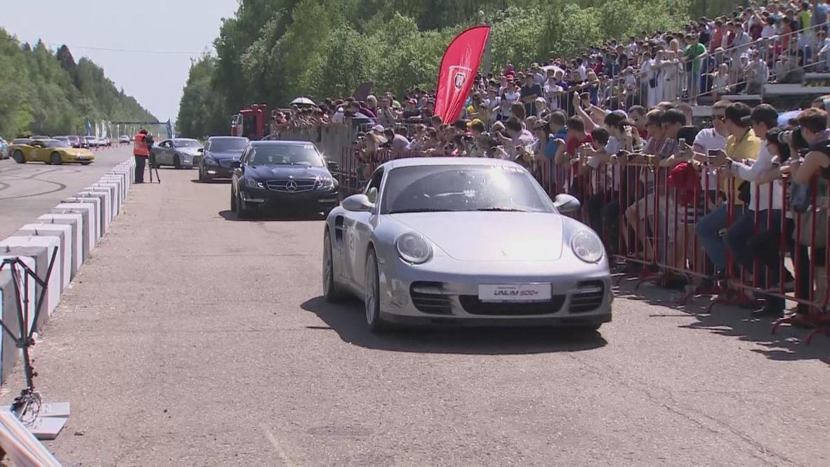 Russia: Luxury supercar racers feel the G-force