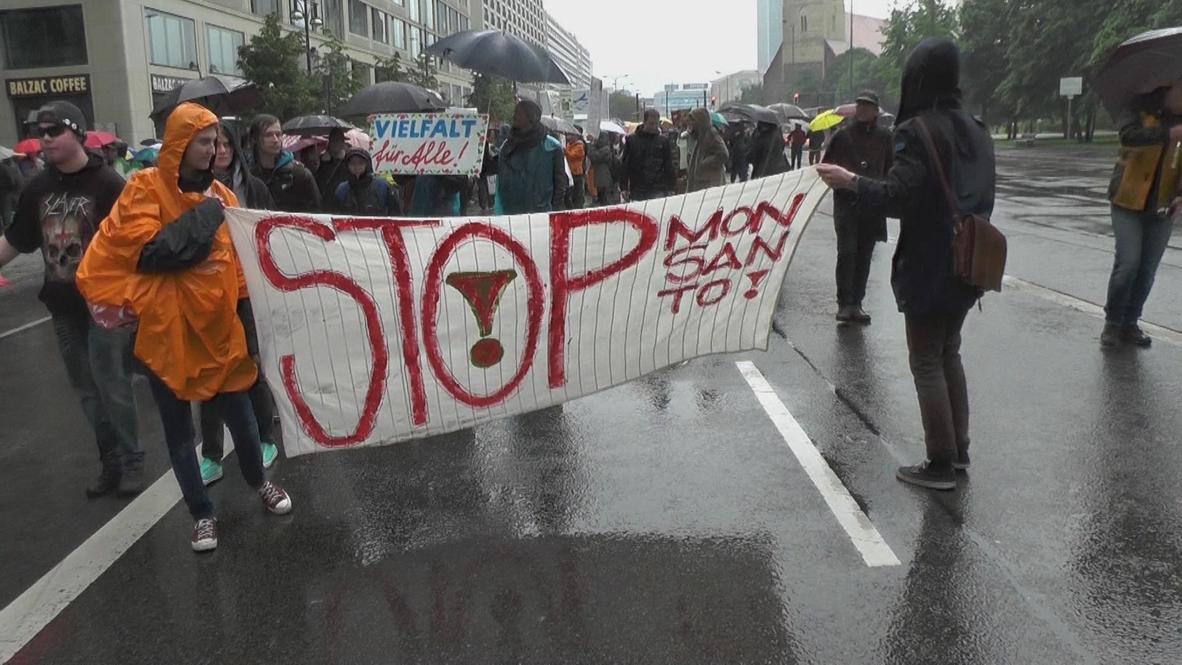 Germany: Berliners march against Monsanto for happy bananas