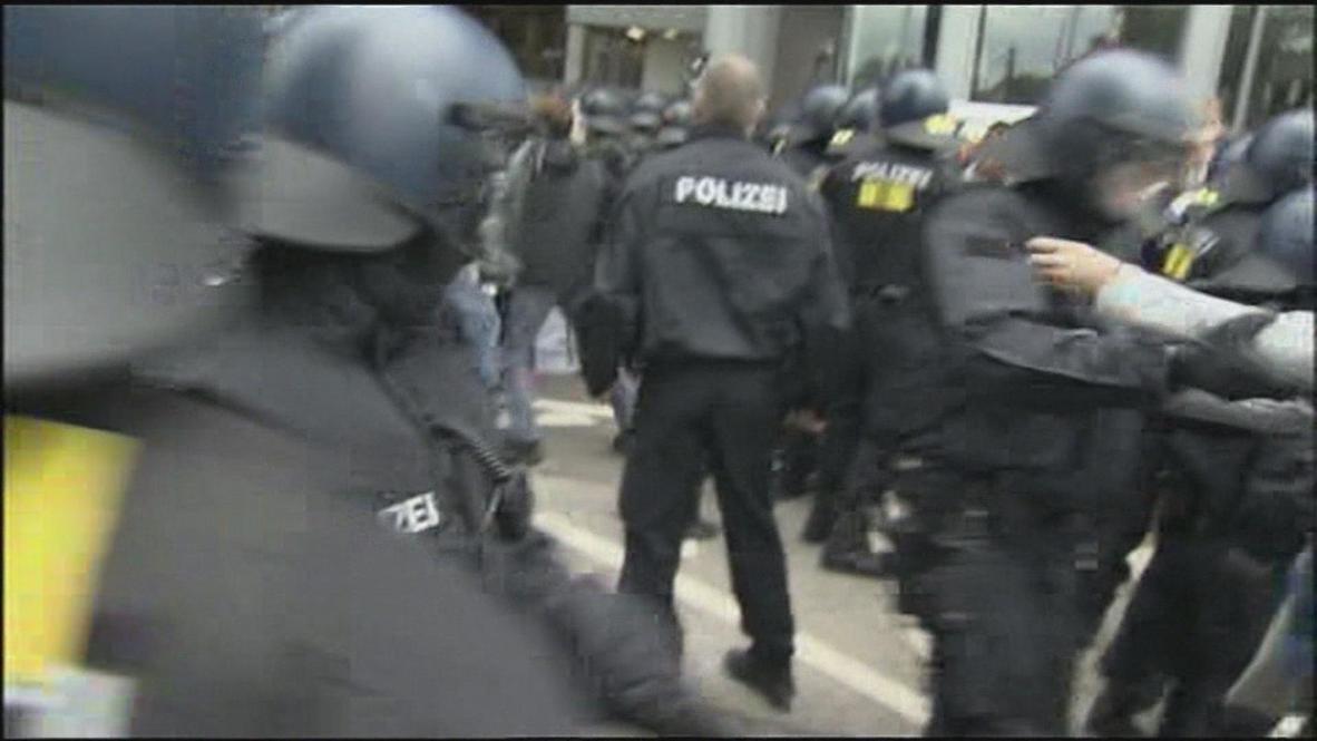 Germany: Police turn the tables and block the Blockupiers