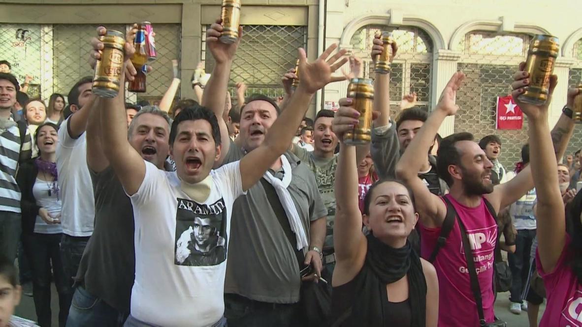 Turkey: Protesters celebrate with beer in defiance of alcohol ban