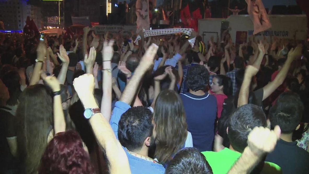 Turkey: Rivalry forgotten in stand for common goal