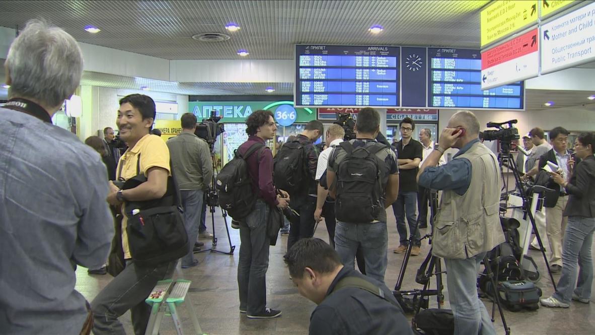 Russia: Press waits for Snowden to arrive in Moscow