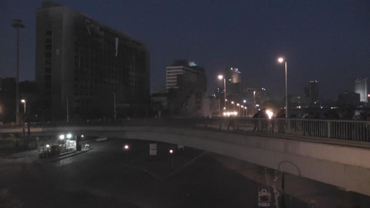 Egypt: Explosive clashes erupt on bridge near Tahrir Square