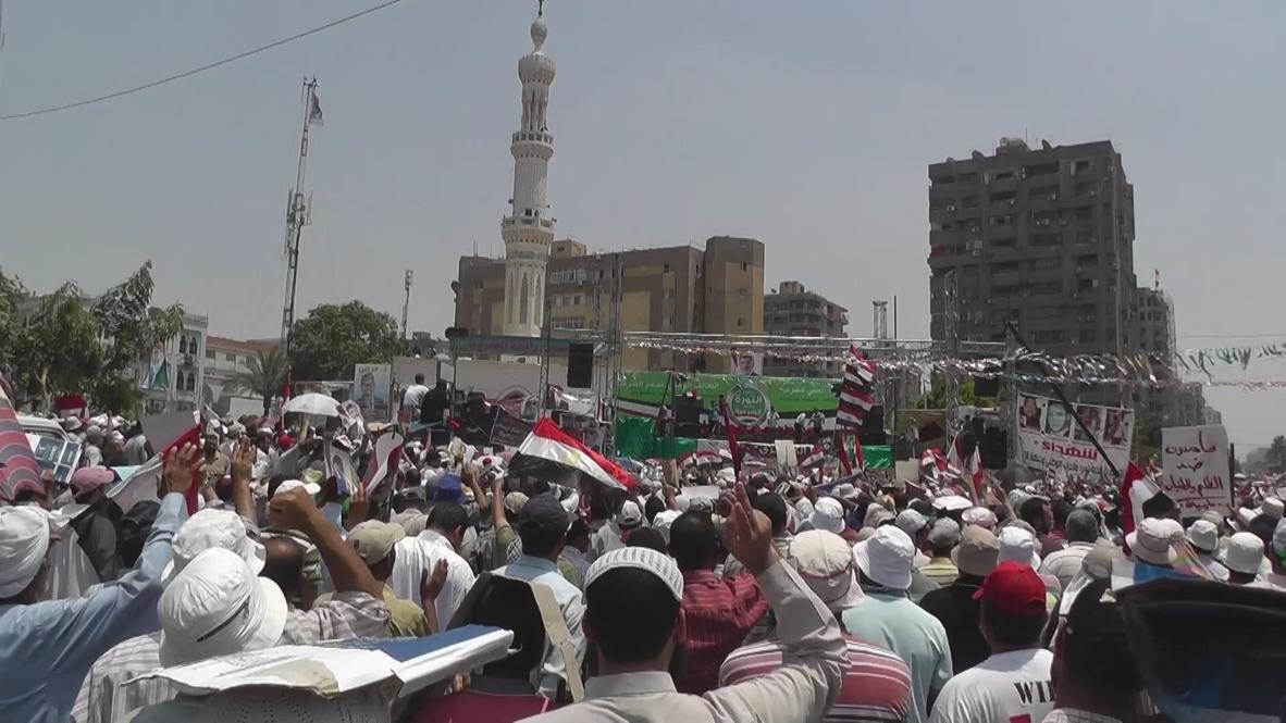 Egypt: Morsi loyalists hold noon prayer for deposed leader