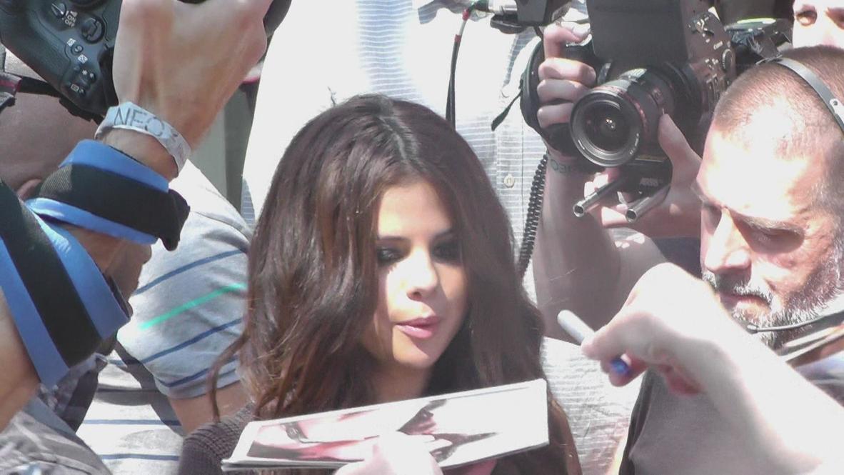 Germany: Pandemonium reigns at Selena Gomez appearance