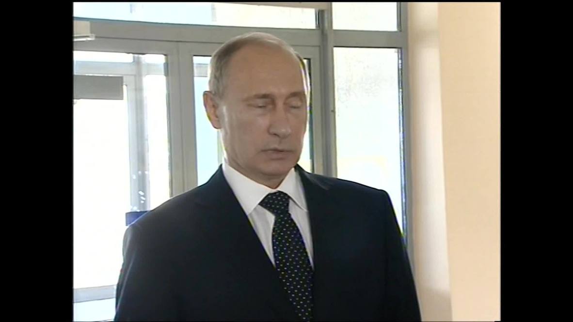 Russia: Putin salutes battle-ready troops