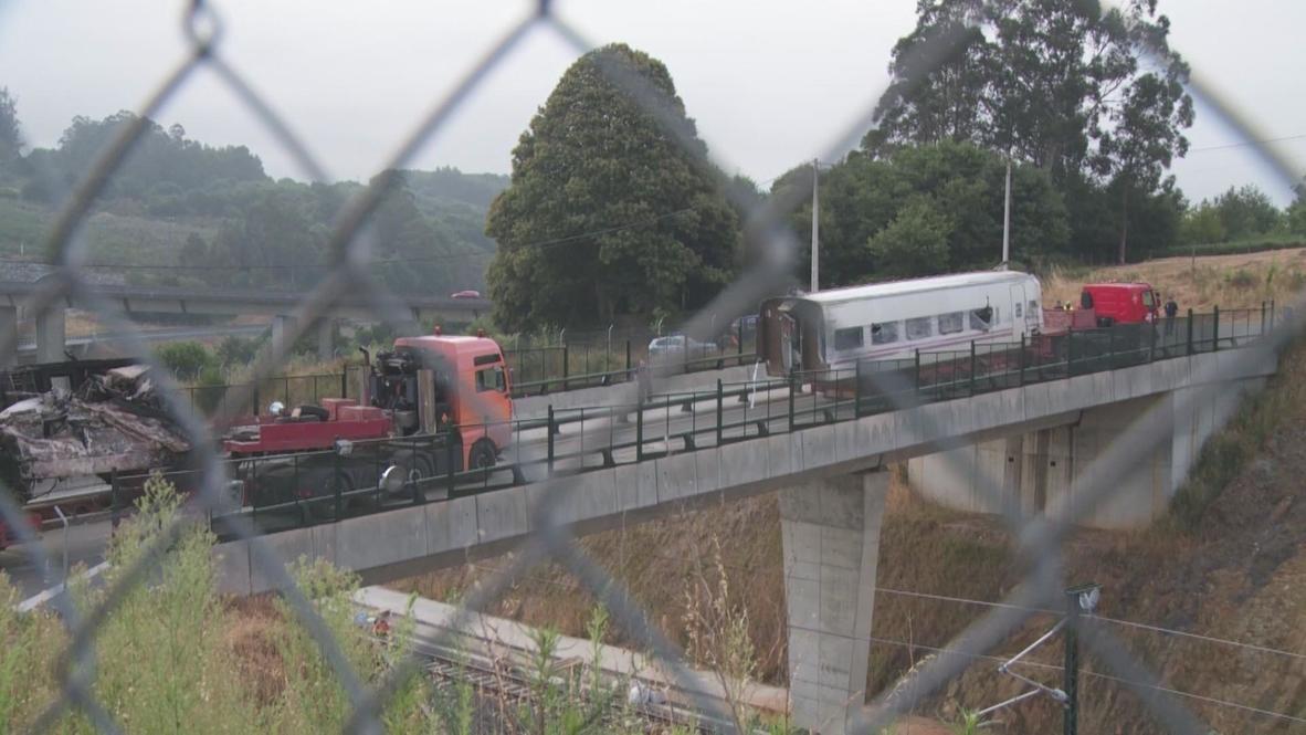 Spain: Train crash site inspected by technicians