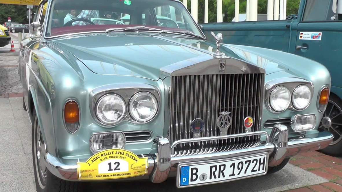 Germany: Classic cars burn rubber in Berlin