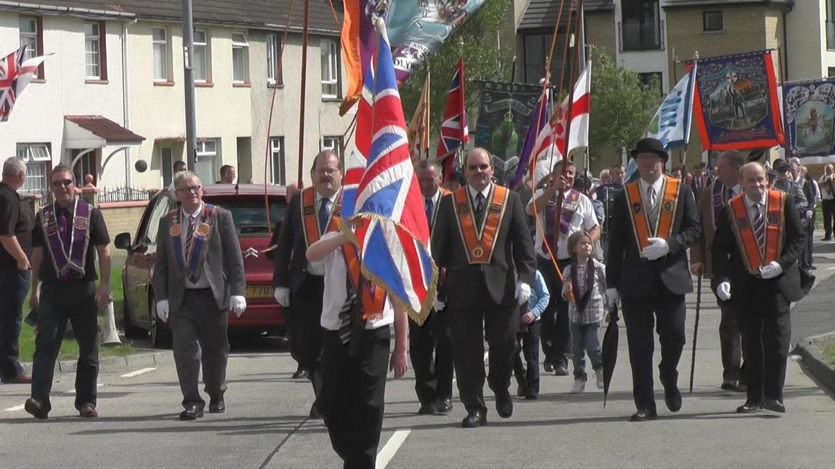 UK: Police on standby as loyalists march through Belfast