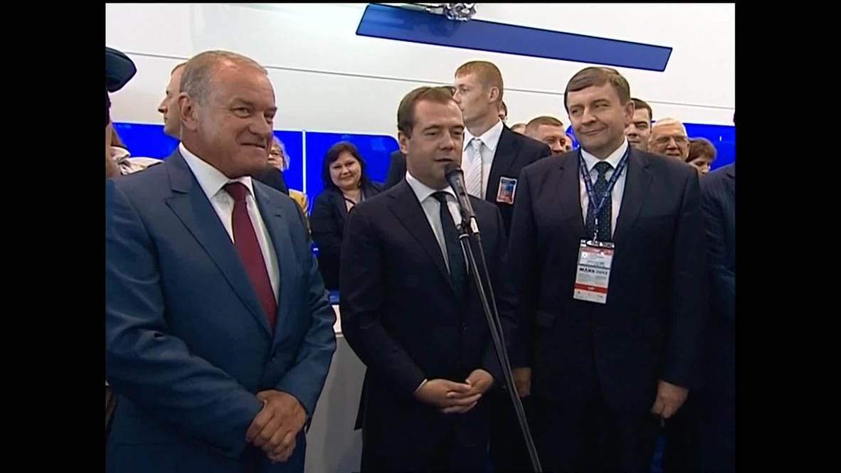 Russia: Medvedev experiences MAKS air show