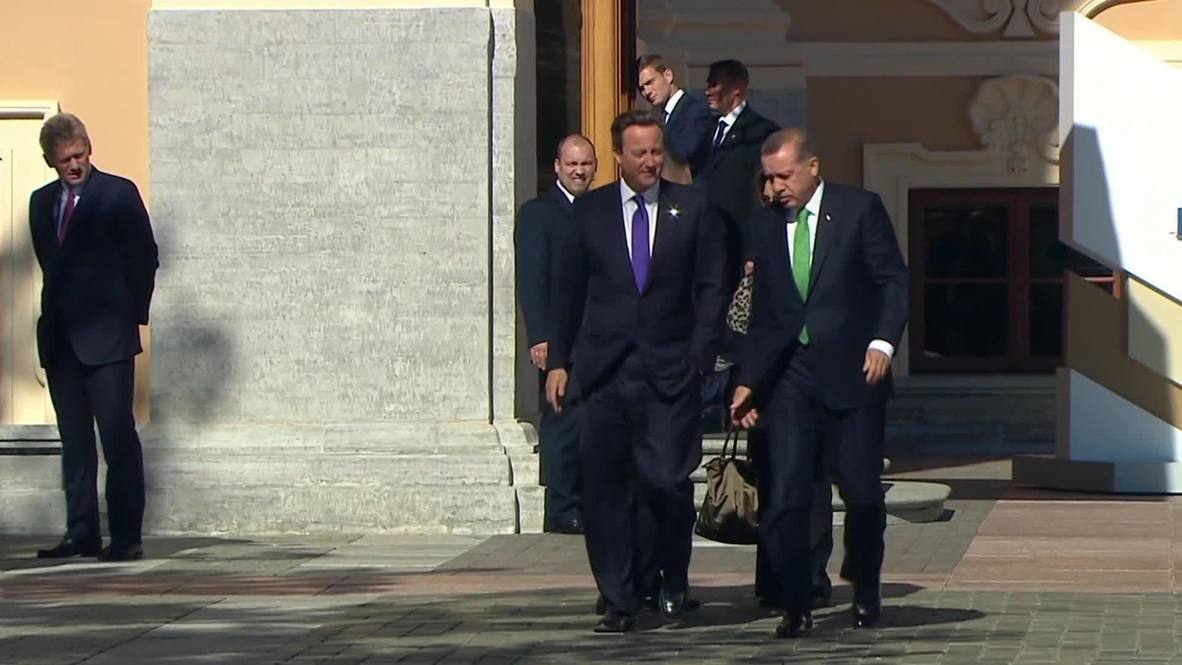 Russia: G20 leaders pose for photograph on second day of summit