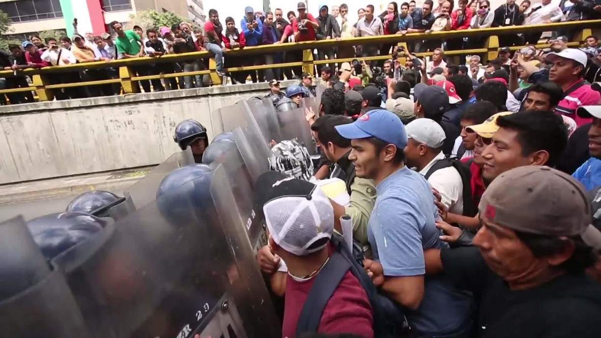 Mexico: Teachers fight police over education reform