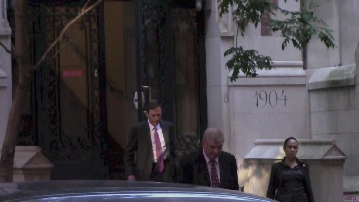USA: Rally waits hours to heckle Petraeus and vows, "Every class, David!"