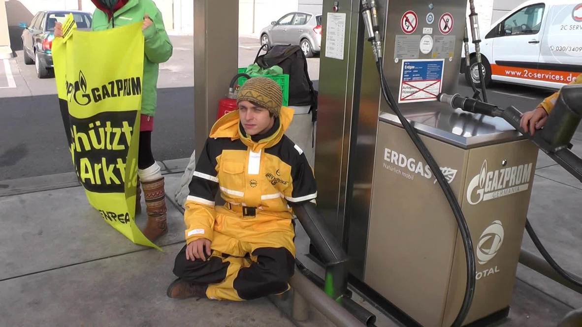 Germany: Greenpeace activists chain themselves to Gazprom pumps over Arctic Sunrise suspects
