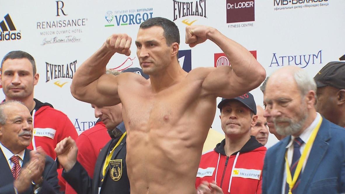 Russia: Klitschko and Povetkin face off at weigh-in