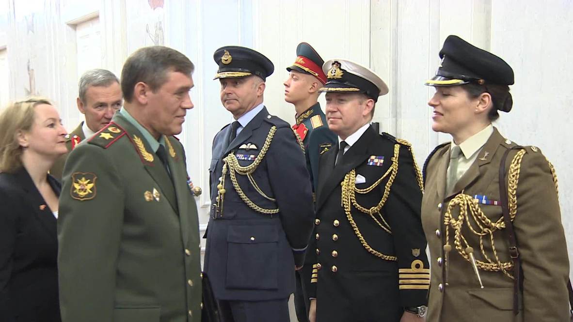 Russia: UK defence chief powwows with Gerasimov