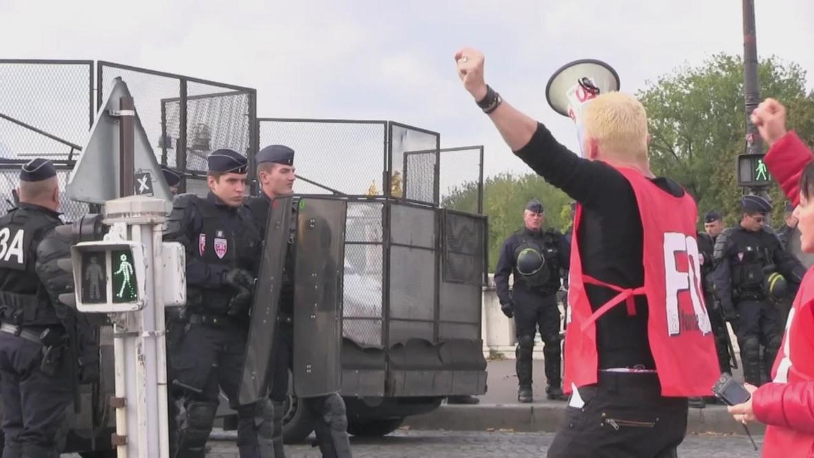 France: Workers' Power troops through Paris