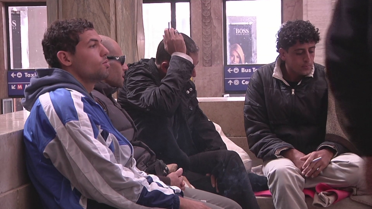 Italy: Syrian refugees wait in vain in Milan station