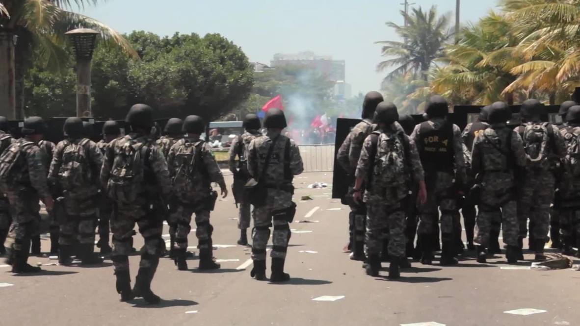 Brazil: Oil field protesters pushed back with tear gas