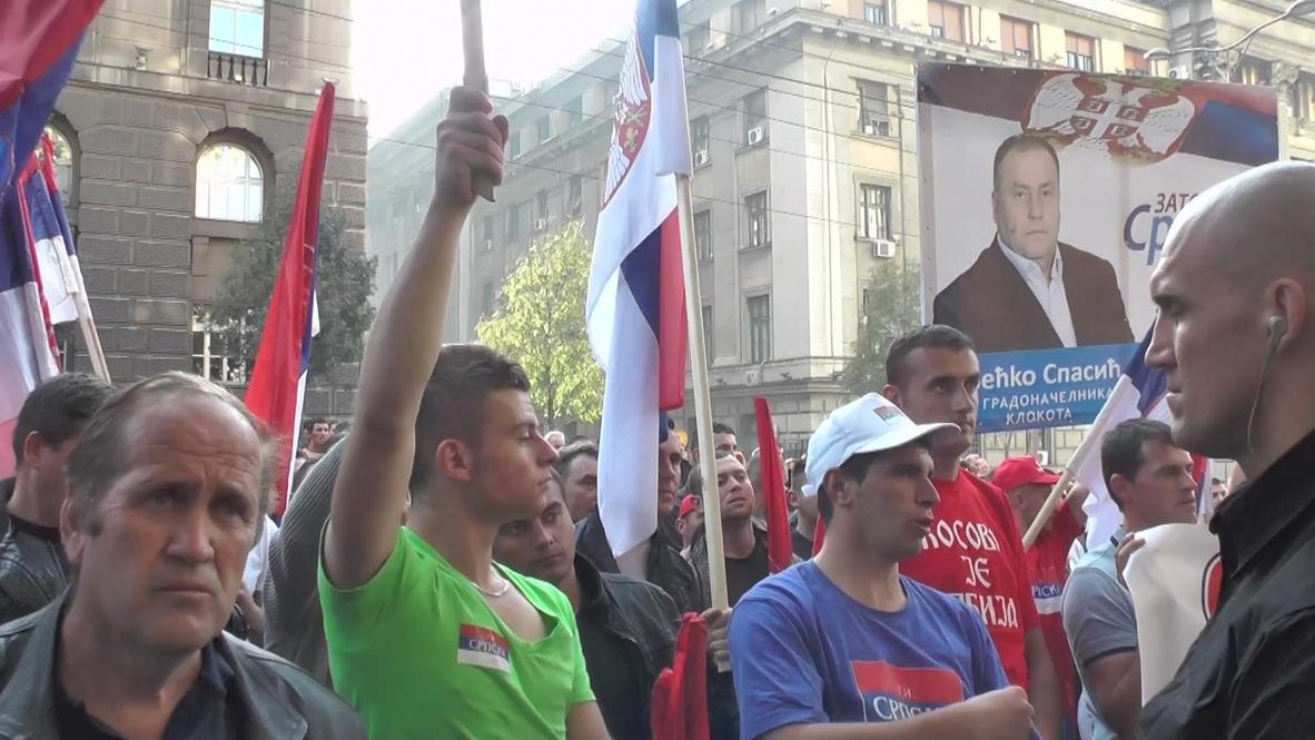 Serbia: Thousands of Serbs gather outside parliament before elections