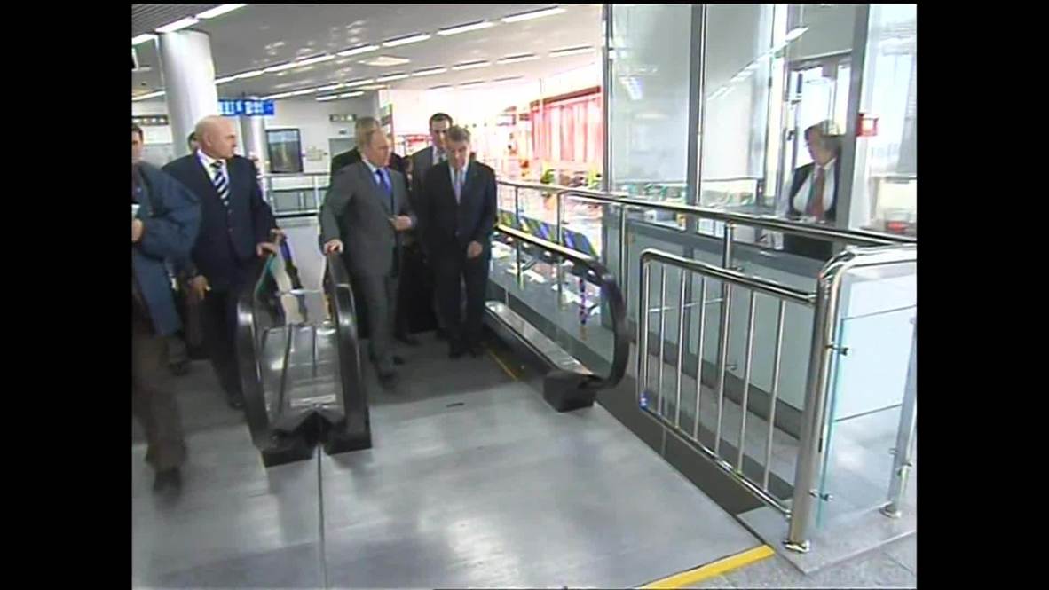 Russia: Putin and IOC president tour key Olympic transport hub