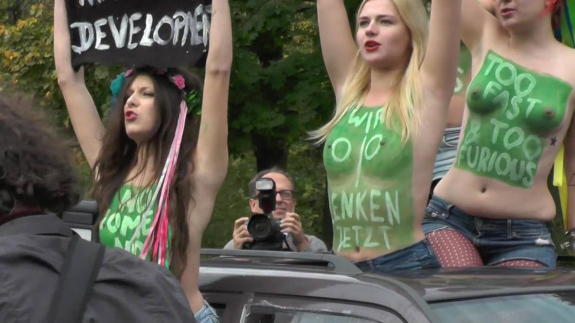 Germany: Topless FEMEN activists drive message home at Saudi Embassy