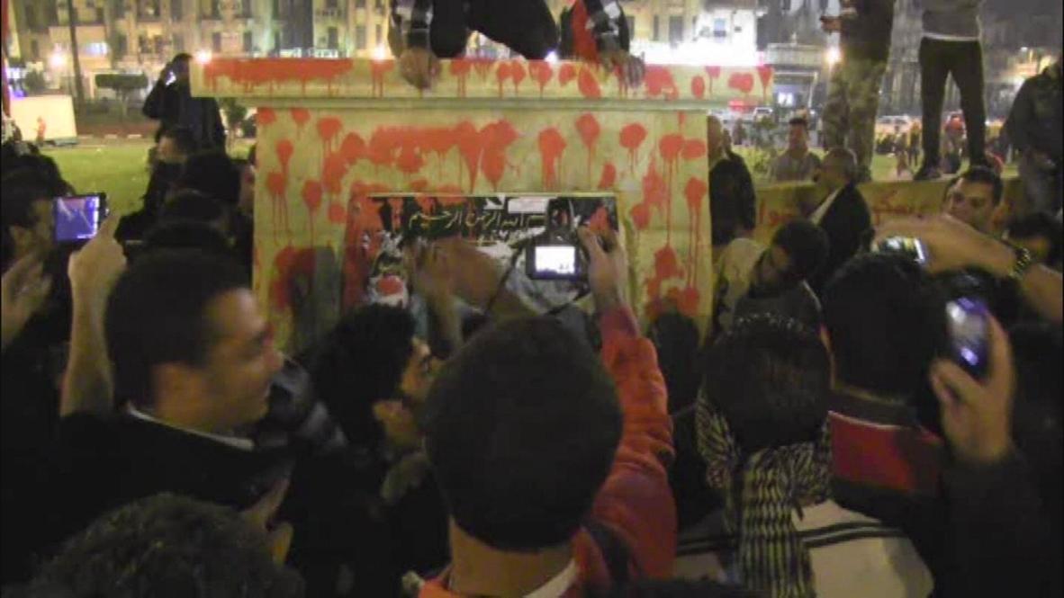 Egypt: New memorial sparks thousands to protest in Tahrir Square