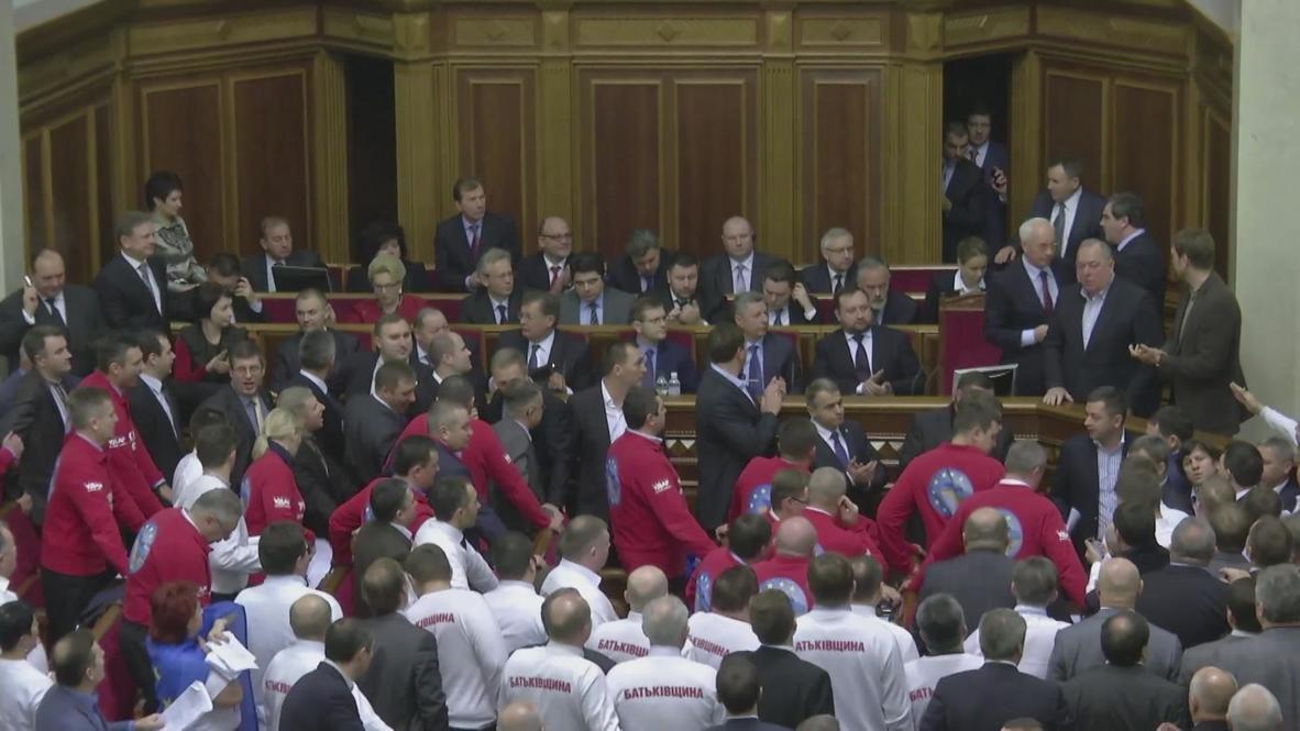 Ukraine: PM Azarov booed out of parliament while snubbing EU
