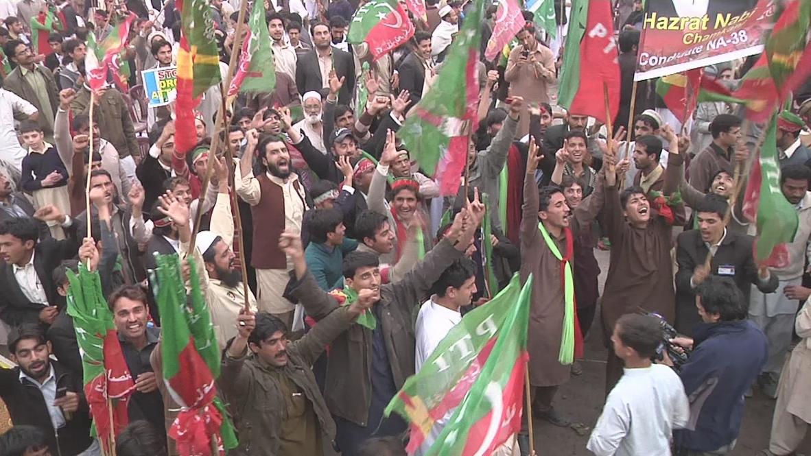 Pakistan: Imran Khan addresses thousands at anti-US drone strike rally