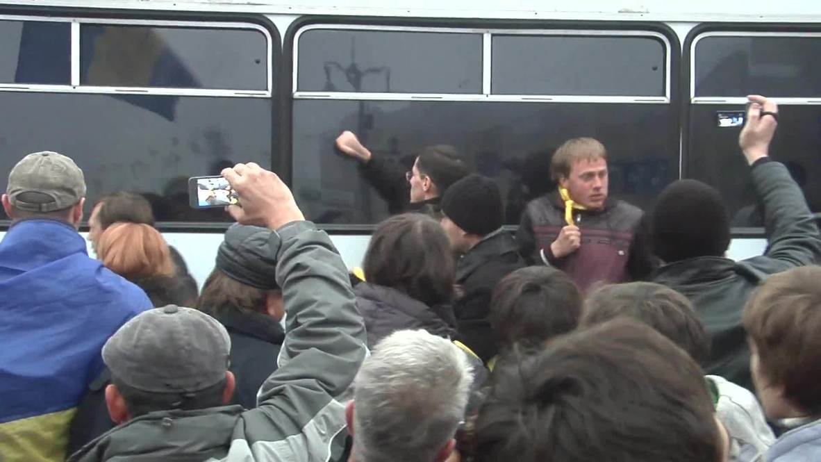 Ukraine: Pro-EU demonstrators clash with police
