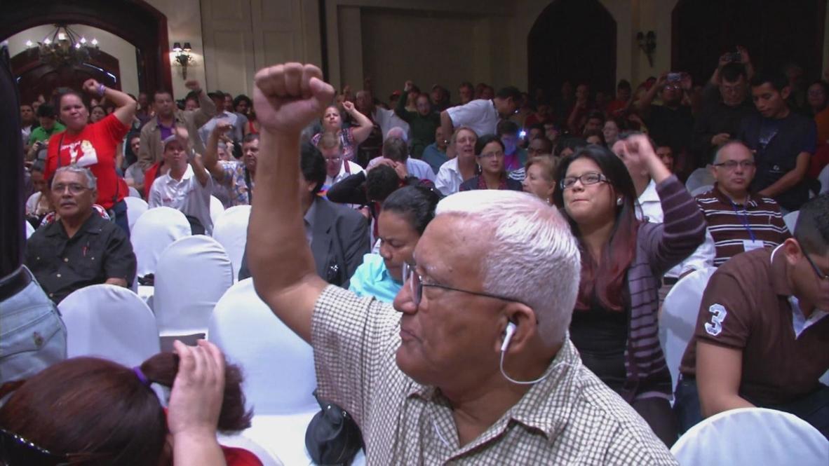 Honduras: Former president Zelaya backs Castro