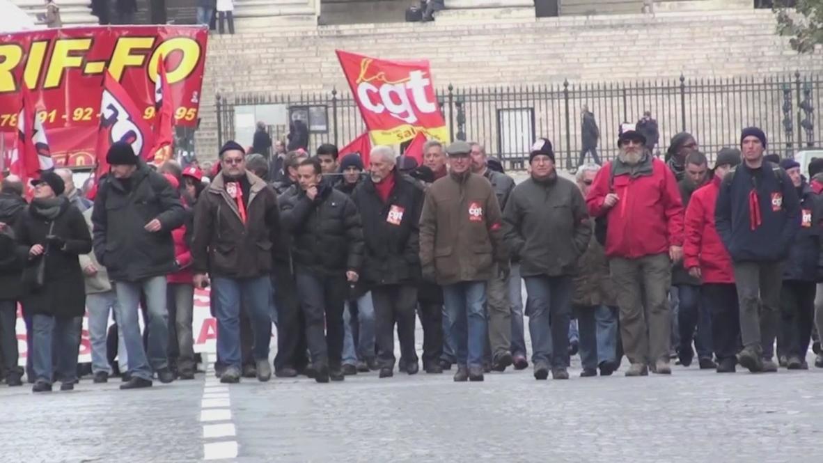 France: Retirement reforms rile thousands of Parisians